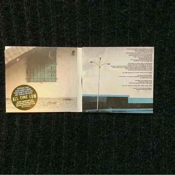 VGT CD Future Hearts by All Time Low 2015 - Picture 3 of 4